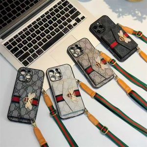 グッチ iphone17/17proケース 蜂 スマホショルダー ハイブランド 人気 gucci iphone16/16promaxケース コピー iphoneケース 背面収納 iphone15/14proケース 斜めがけ ブランド
