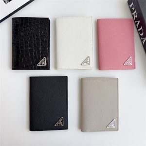 prada パスポート ケース プラダ パスポート カバー パスポート ケース ブランド パスポート ケース おしゃれ カード入れ 付き パスポート ホルダー