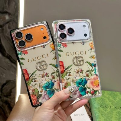 gucci スマホケース iphone17pro/17pro max グッチアイフォン16/16プロケース スマホケース 花柄 人気 iphone15/15pro ケース 女子 人気 ハイブランド iphoneケース スクエア ペア