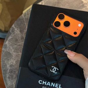 シャネル iphone17/17pro ケース キャビア スキン chanel スマホケース コピー アイフォン16/16プロ ケース ハイ ブランド iphoneケース 背面収納 かわいい iphone15/14promax ケース 人気 女子